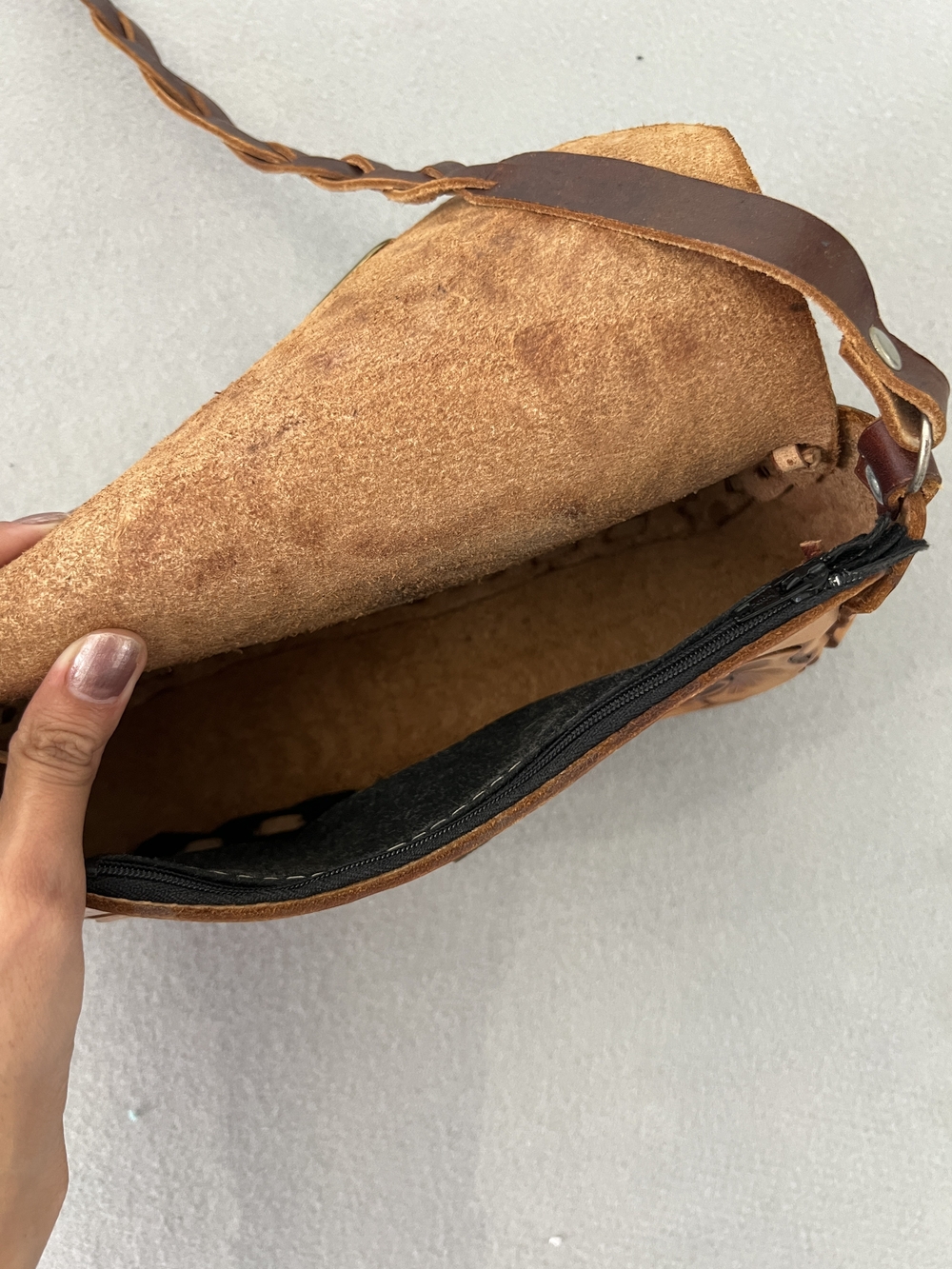 Handtooled Leather Floral Crossbody Bag - Tan - Picture 4 of 9